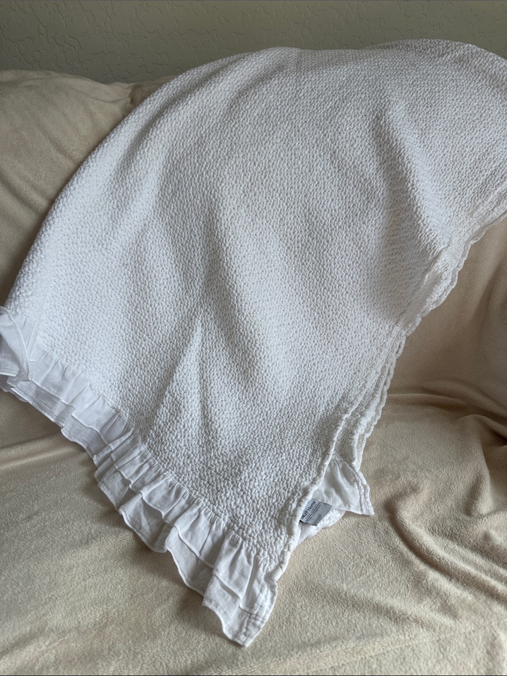 INUP Home Classic White Ruffled Throw Blanket
